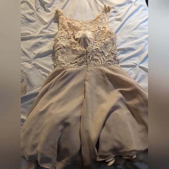 Formal dress - Picture 5 of 9